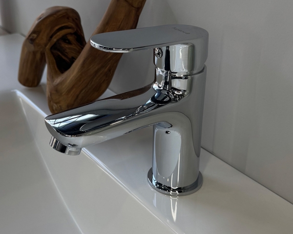 Змішувач для умивальника ''Laska''