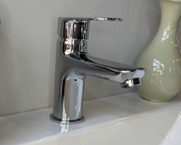 Змішувач для умивальника ''Laska''